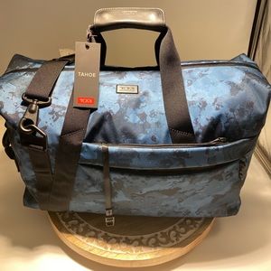 tumi tahoe duffel